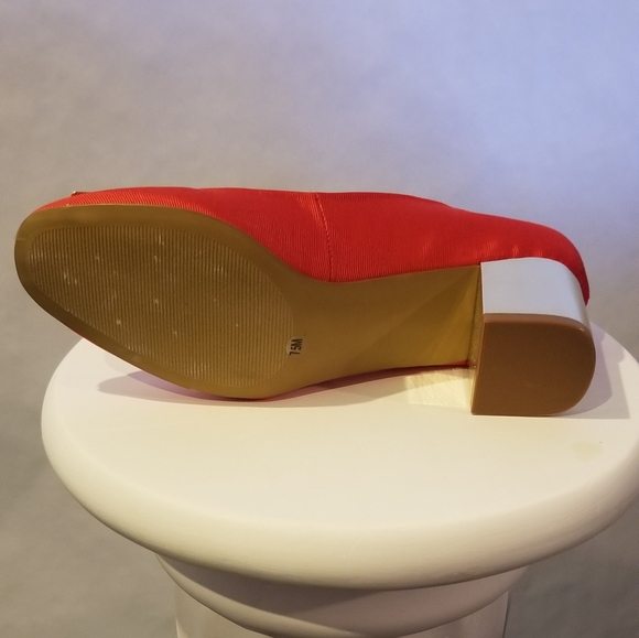 Red Fabric Low Heel Pumps - Picture 5 of 6